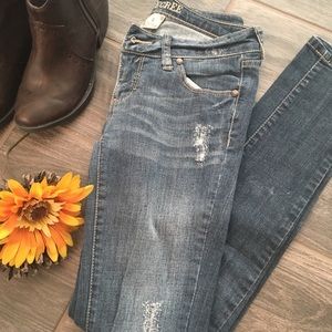 Distressed Decree skinny jeans